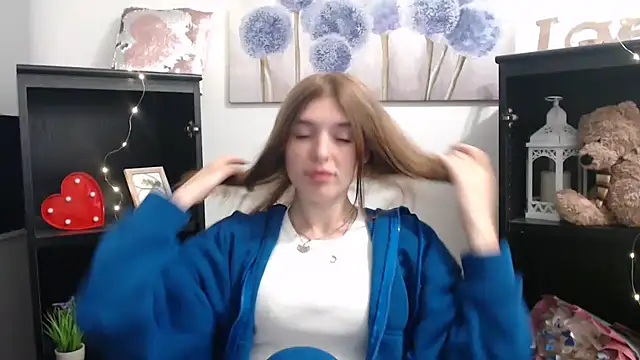 JuiceLips   online show from 10-07-25, 02:36