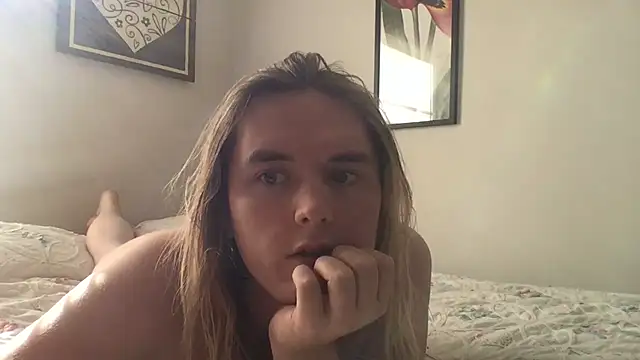 Snapshot of Elliebell chatting on 11-12-25, 06:52 Elliebell online show from 11-12-25, 06:52