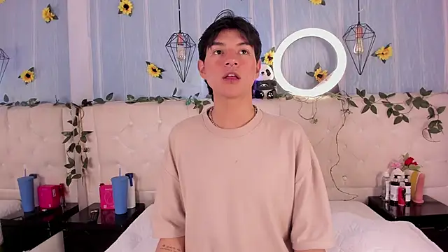 AleAurarashi online show from 11-23-25, 02:55