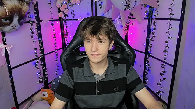 Snapshot of Ethan_Rivers chatting on 10-15-25, 08:53 Ethan Rivers online show from 10-15-25, 08:53