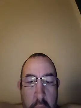 Snapshot of Bigahezlong chatting on 10-31-25, 08:32 Bigahezlong online show from 10-31-25, 08:32