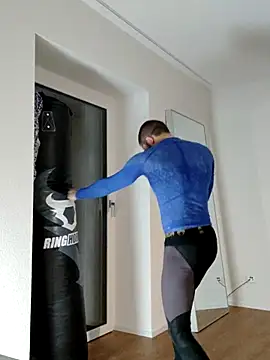 Snapshot of EyesNeverLies chatting on 09-28-25, 03:23 EyesNeverLies online show from 09-28-25, 03:23