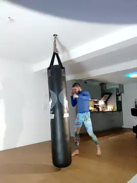 Snapshot of EyesNeverLies chatting on 10-11-25, 11:03 EyesNeverLies online show from 10-11-25, 11:03