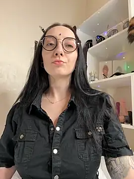 Jinhee Tiny online show from 10-14-25, 01:23