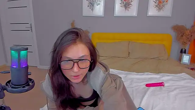 Snapshot of BrandyShy chatting on 09-30-25, 01:49 BrandyShy online show from 09-30-25, 01:49