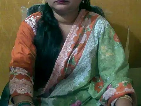 Snapshot of Saniya_K chatting on 09-25-25, 04:00 Saniya K online show from 09-25-25, 04:00