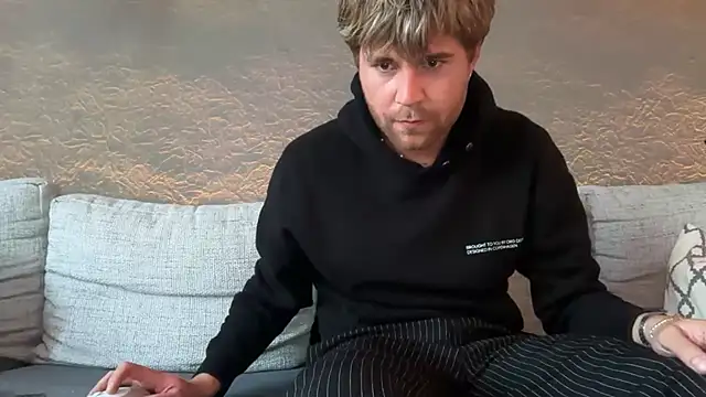 Snapshot of RioBlaze chatting on 03-26-26, 05:18 RioBlaze online show from 03-26-26, 05:18