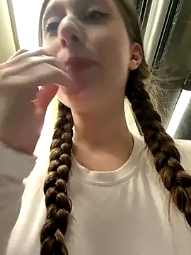 FroggyAnna online show from 12-17-25, 03:51