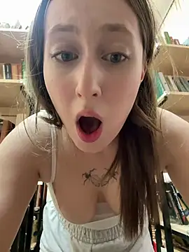 Snapshot of FroggyAnna chatting on 05-23-26, 04:33 FroggyAnna online show from 05-23-26, 04:33
