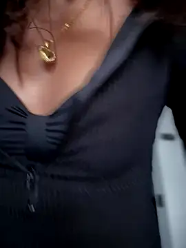 Snapshot of Queen__Love chatting on 10-12-25, 02:38 Queen  Love online show from 10-12-25, 02:38