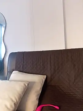 a Malgosia mako online show from 11-26-25, 07:04