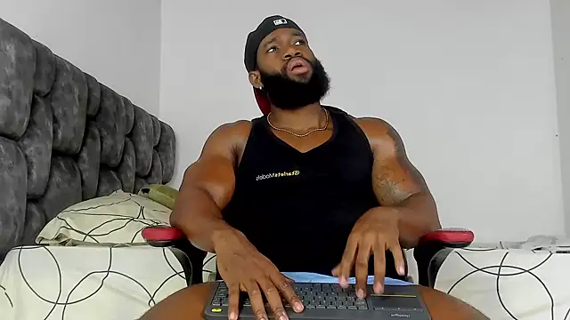 Snapshot of james_musclebbc chatting on 10-03-25, 12:35 james musclebbc online show from 10-03-25, 12:35