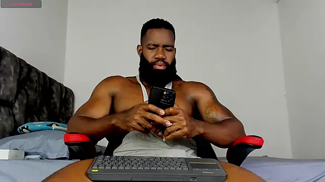 Snapshot of james_musclebbc chatting on 06-02-26, 12:12 james musclebbc online show from 06-02-26, 12:12