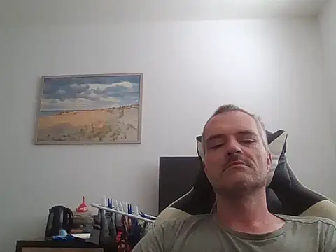 Snapshot of april_patrik chatting on 06-10-26, 10:25 april patrik online show from 06-10-26, 10:25