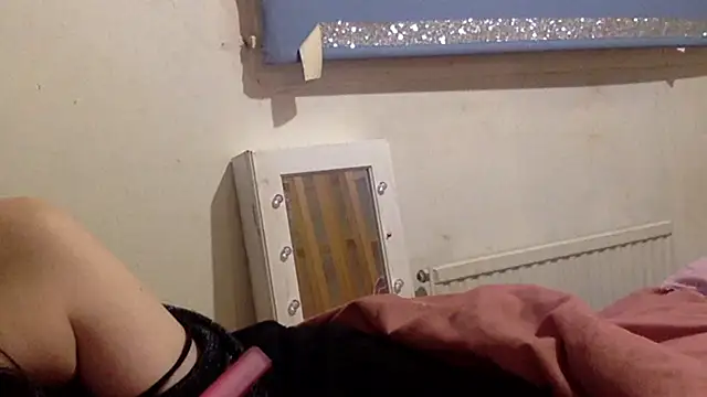 Snapshot of Bellababexox_ chatting on 09-09-25, 02:22 Bellababexox online show from 09-09-25, 02:22