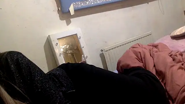 Snapshot of Bellababexox_ chatting on 09-10-25, 02:33 Bellababexox online show from 09-10-25, 02:33