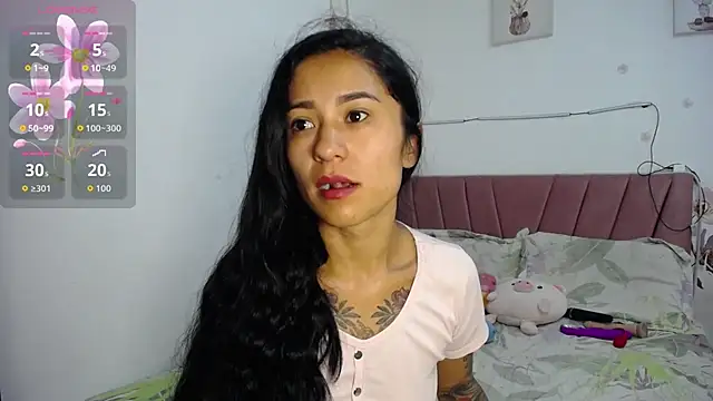 Snapshot of Liahdiaz_ chatting on 05-30-26, 02:03 Liahdiaz online show from 05-30-26, 02:03