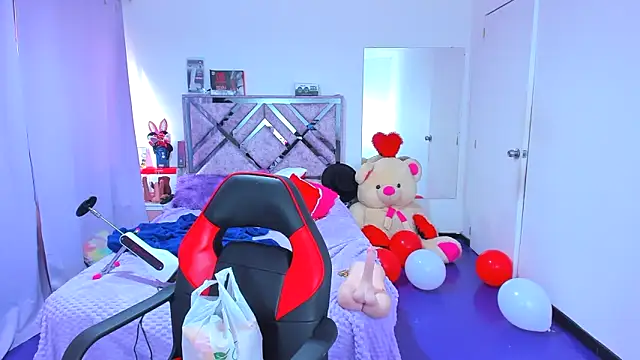 Luna Analya online show from 02-15-26, 12:47