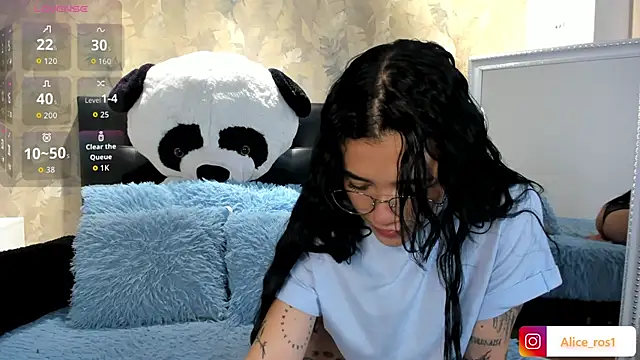 Snapshot of alice_rose5 chatting on 10-17-25, 03:53 alice rose5 online show from 10-17-25, 03:53