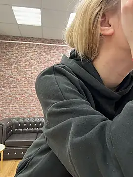 CaitlinSugar online show from 11-04-25, 04:22