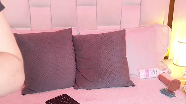 Snapshot of scarlett_sm chatting on 10-14-25, 08:09 scarlett sm online show from 10-14-25, 08:09