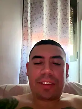 Snapshot of davidxxx099 chatting on 10-27-25, 08:40 davidxxx099 online show from 10-27-25, 08:40