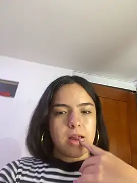 EmilyHarperr online show from 10-08-25, 11:52