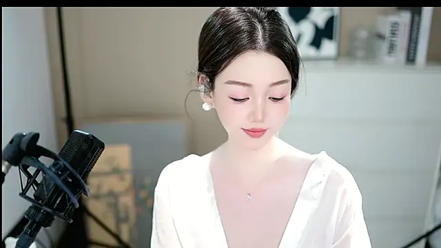 abbyli12 online show from 12-18-25, 04:13