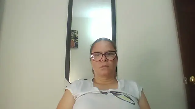 Snapshot of latinamaster chatting on 01-17-26, 11:15 latinamaster online show from 01-17-26, 11:15
