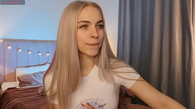 ShinyBarbie online show from 11-27-25, 06:48