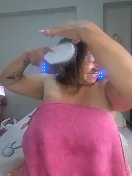 Snapshot of Vickysweeeettt chatting on 05-26-26, 07:43 Vickysweeeettt online show from 05-26-26, 07:43