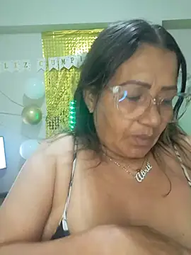 Snapshot of Vickysweeeettt chatting on 06-24-26, 02:10 Vickysweeeettt online show from 06-24-26, 02:10