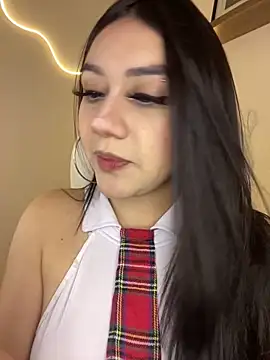 Zoe Serrat online show from 12-14-25, 01:38