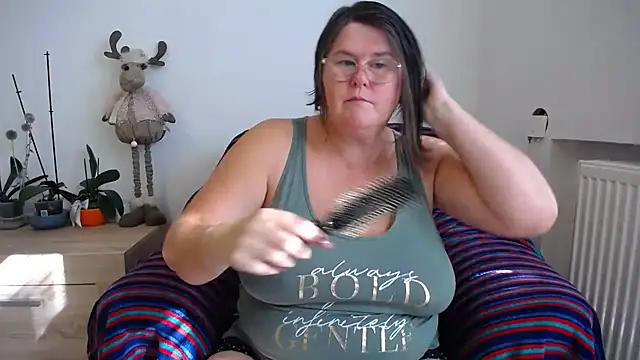 Snapshot of icyheart888 chatting on 10-19-25, 11:44 icyheart888 online show from 10-19-25, 11:44