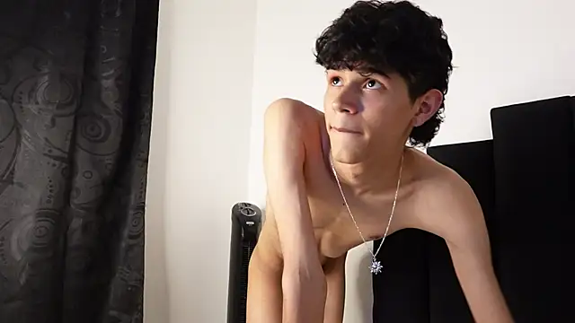 Snapshot of alexmark_ chatting on 09-16-25, 06:31 alexmark online show from 09-16-25, 06:31