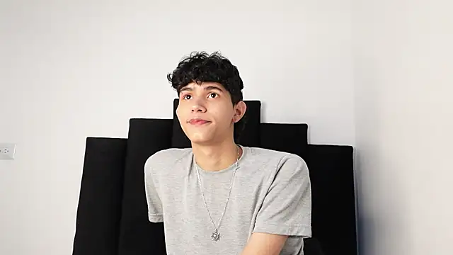 Snapshot of alexmark_ chatting on 09-17-25, 03:03 alexmark online show from 09-17-25, 03:03