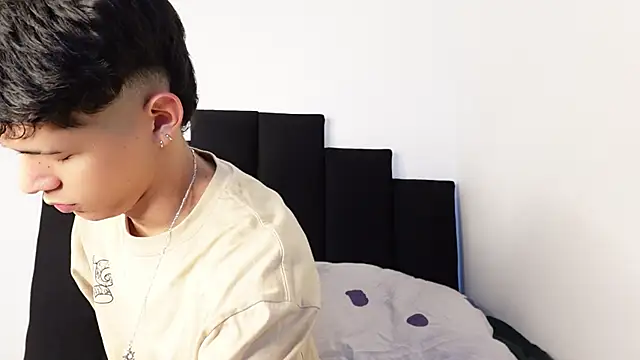 Snapshot of alexmark_ chatting on 09-25-25, 07:28 alexmark online show from 09-25-25, 07:28