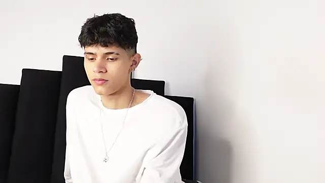 Snapshot of alexmark_ chatting on 09-30-25, 05:18 alexmark online show from 09-30-25, 05:18