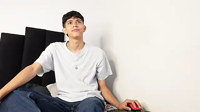 Snapshot of alexmark_ chatting on 10-02-25, 02:02 alexmark online show from 10-02-25, 02:02