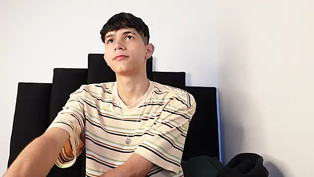 Snapshot of alexmark_ chatting on 10-03-25, 02:14 alexmark online show from 10-03-25, 02:14