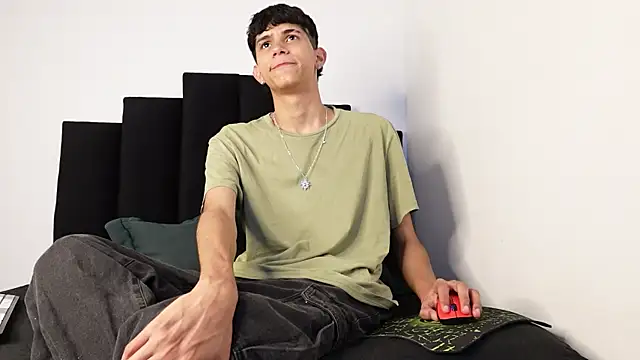 Snapshot of alexmark_ chatting on 10-06-25, 01:19 alexmark online show from 10-06-25, 01:19