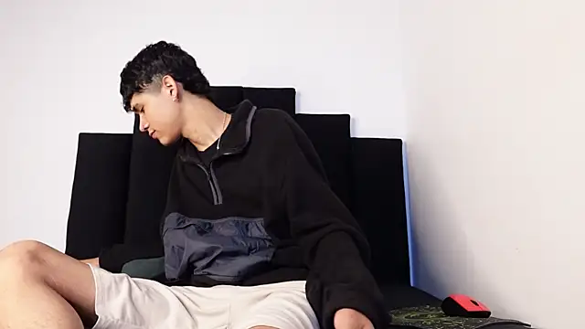 Snapshot of alexmark_ chatting on 10-10-25, 01:54 alexmark online show from 10-10-25, 01:54