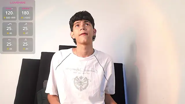 Snapshot of alexmark_ chatting on 12-04-25, 01:09 alexmark online show from 12-04-25, 01:09