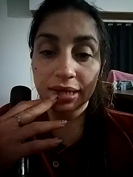 LolatuMiel online show from 11-08-25, 06:02