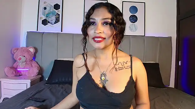 Naiaa Cruz online show from 10-01-25, 07:31