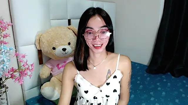 Snapshot of diamondnaked_ chatting on 09-08-25, 05:45 diamondnaked online show from 09-08-25, 05:45