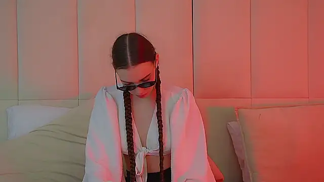 VeronicaVances online show from 03-16-26, 06:39