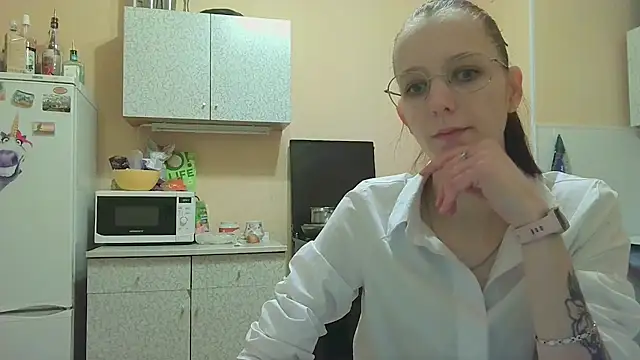 Snapshot of Lucy_Divine chatting on 10-13-25, 07:36 Lucy Divine online show from 10-13-25, 07:36