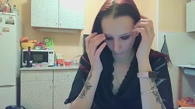 Snapshot of Lucy_Divine chatting on 10-22-25, 02:17 Lucy Divine online show from 10-22-25, 02:17