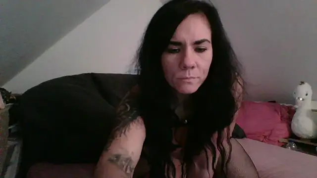 Blackariel online show from 10-24-25, 03:19